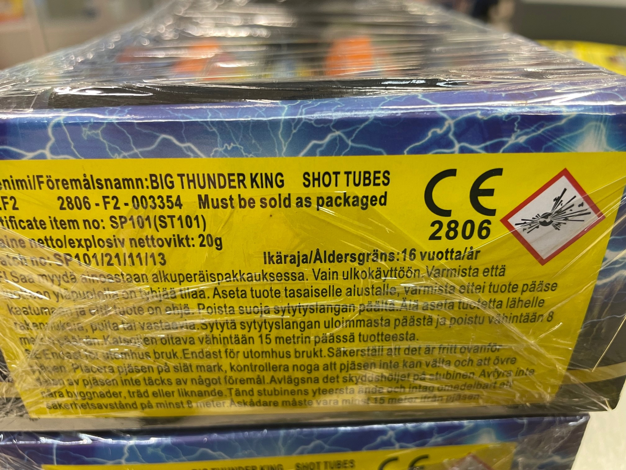 Suomen Pyrotekniikka Ay Single Shot Big Thunder King -ilotulite. Single  Shot -tyyppinen tuote. Myyntipakkaus sisältää kolme (3) tuotetta. -  Vaaralliset tuotteet